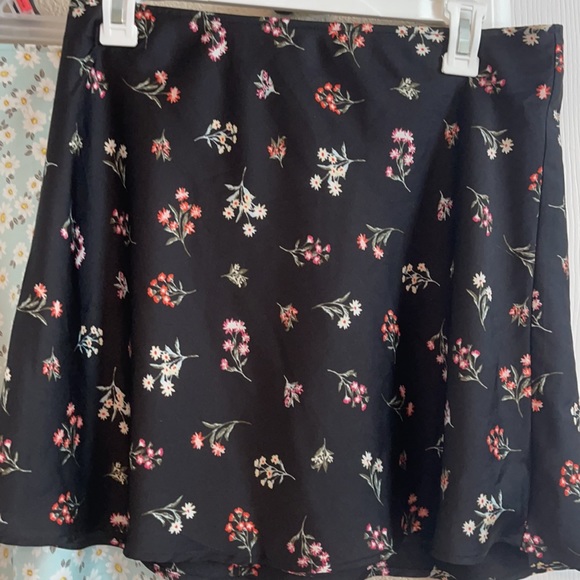 3 mini skirts - Picture 4 of 9